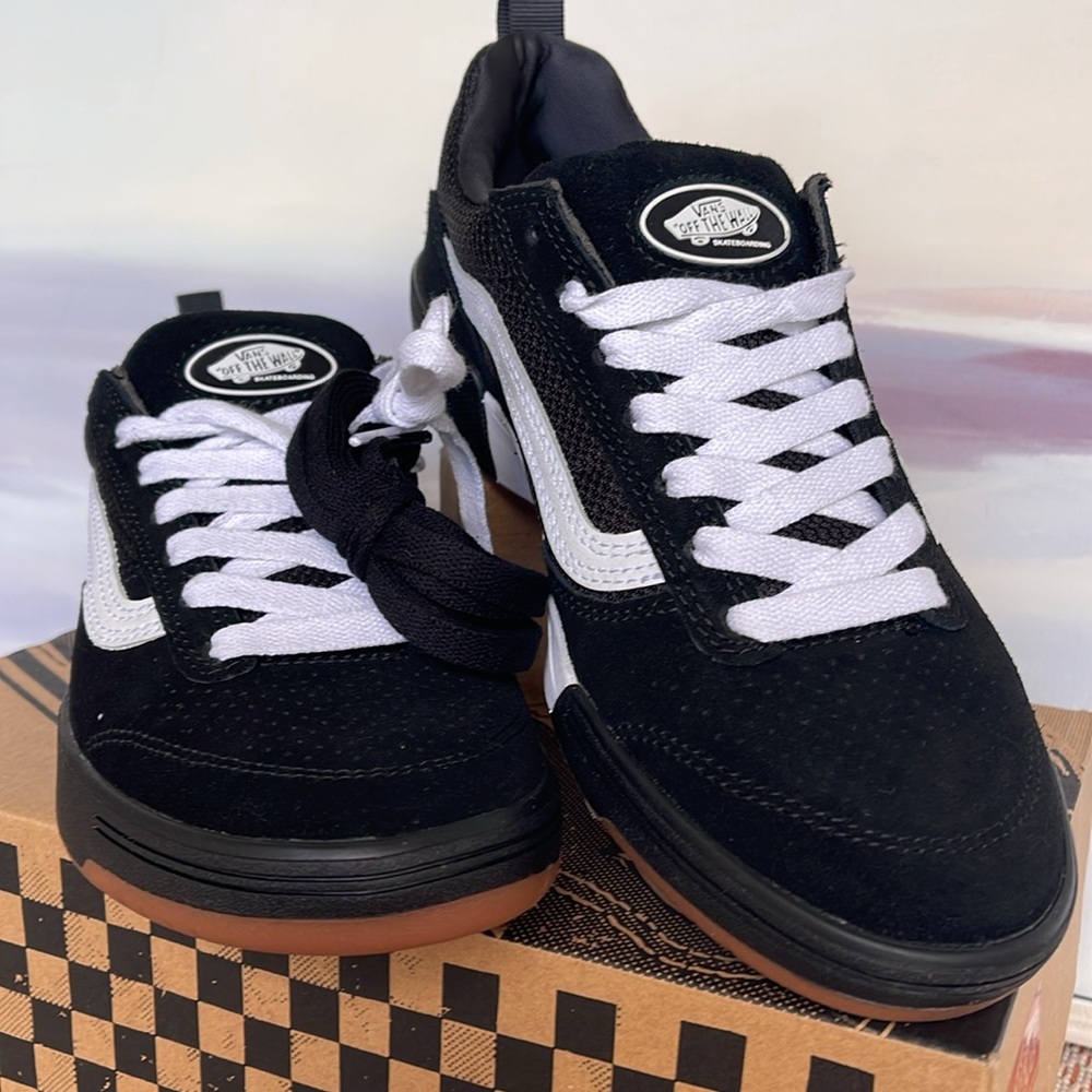 Vans WMNS Zahba
Black/White
VN0007QQBA2
Sneakers - Picture 6 of 16